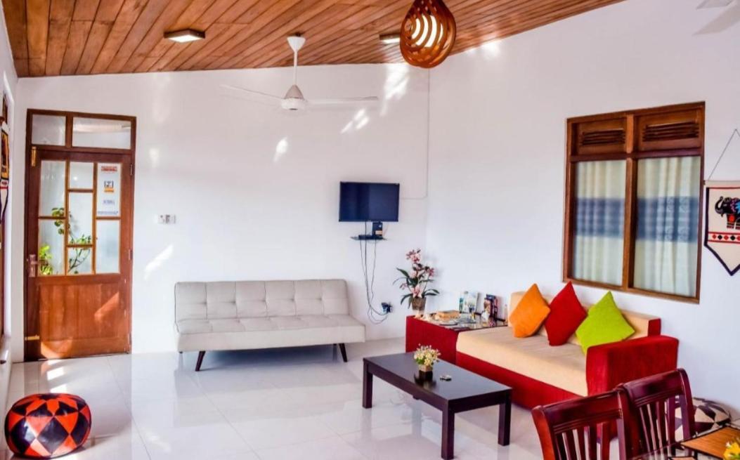 Saru Holiday Apartment - Up To 6 Guests Kandy Buitenkant foto