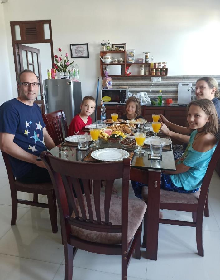 Saru Holiday Apartment - Up To 6 Guests Kandy Buitenkant foto