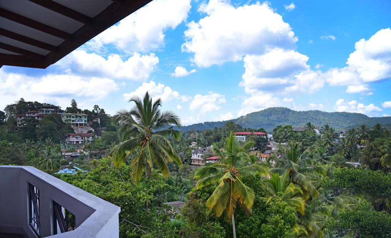 Saru Holiday Apartment - Up To 6 Guests Kandy Buitenkant foto
