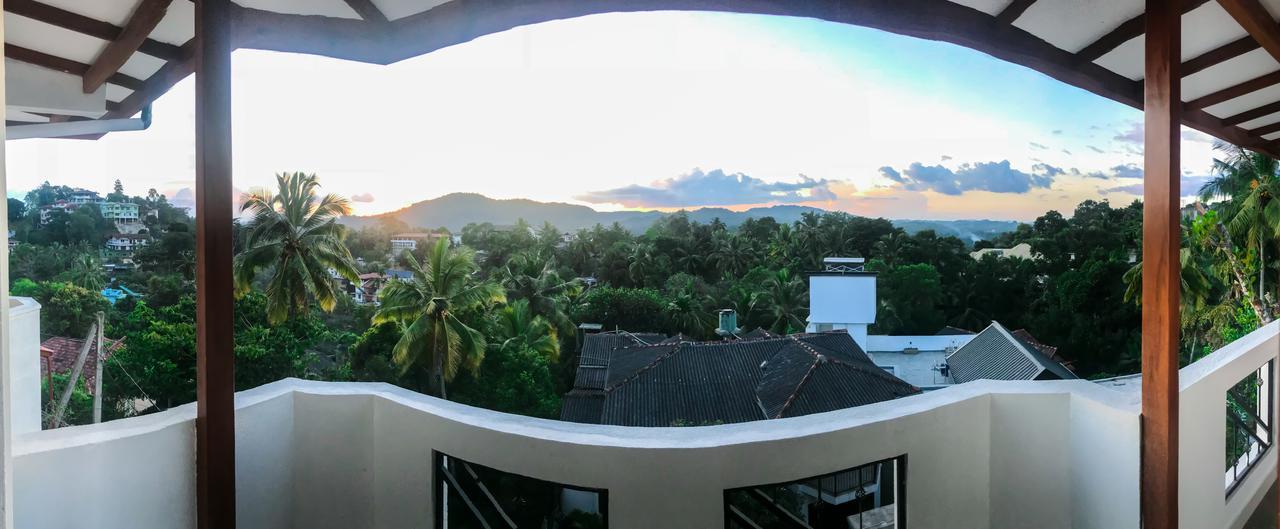 Saru Holiday Apartment - Up To 6 Guests Kandy Buitenkant foto