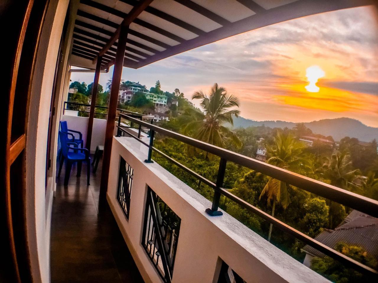 Saru Holiday Apartment - Up To 6 Guests Kandy Buitenkant foto